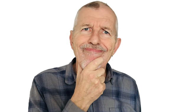 Autor cristiano Chris Nash en actitud pensativa. 